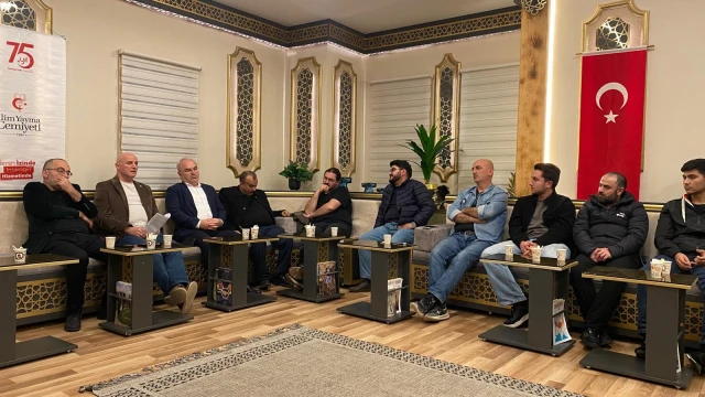 Gümüşhane’de “Türkiye-Azerbaycan İlişkileri” Masaya Yatırıldı: Akademisyen Sancak'tan Dış Politikada "Hamaset" Uyarısı — Fotoğraf 3