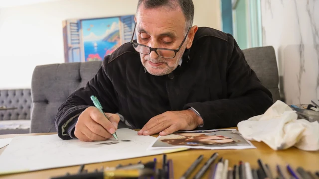 Gümüşhaneli Ressam Fikret Bozkır Portreleriyle İz Bırakıyor — Fotoğraf 1