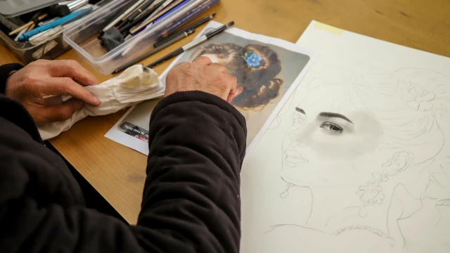Gümüşhaneli Ressam Fikret Bozkır Portreleriyle İz Bırakıyor — Fotoğraf 2
