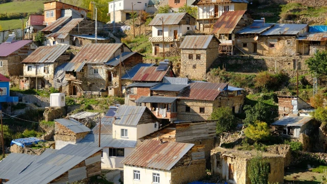 Gümüşhane’nin Vadilerinde Sonbahar Renkleri Görsel Şölen Oluşturdu — Fotoğraf 4