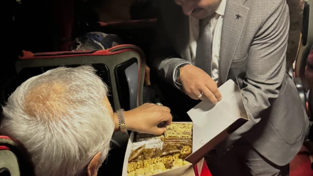 Kelkit’te Emniyet Kemeri Denetimi: Sürücü ve Yolculara Pestil-Köme İkramı — Fotoğraf 3
