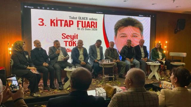 Kitap Fuarında Edebiyat Rüzgarı Esti: Şairler Dizeleriyle Unutulmaz Bir Akşam Yaşattı — Fotoğraf 2