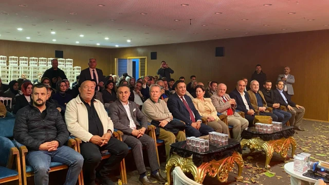 Kitap Fuarında Edebiyat Rüzgarı Esti: Şairler Dizeleriyle Unutulmaz Bir Akşam Yaşattı — Fotoğraf 3