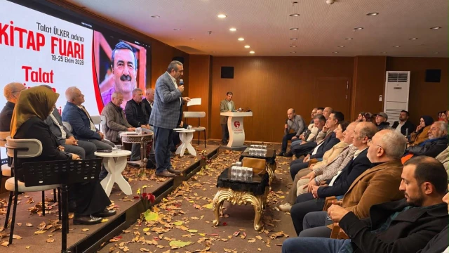 Kitap Fuarında Edebiyat Rüzgarı Esti: Şairler Dizeleriyle Unutulmaz Bir Akşam Yaşattı — Fotoğraf 4