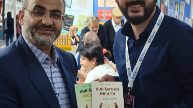 Kocaeli Kitap Fuarı’nda Gümüşhaneli Yazara Yoğun İlgi — Fotoğraf 3