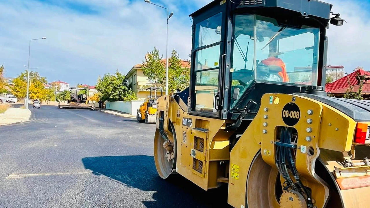 Köse’de Asfalt Seferberliği: 850 Metrelik Yol Yenileniyor