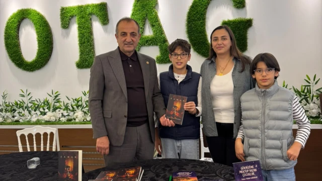Milletvekili Musa Küçük, Talat Ülker 3. Kitap Fuarı ve Şairler İmza Etkinliği'ne Katıldı — Fotoğraf 4