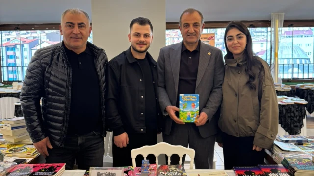 Milletvekili Musa Küçük, Talat Ülker 3. Kitap Fuarı ve Şairler İmza Etkinliği'ne Katıldı — Fotoğraf 8