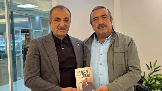 Milletvekili Musa Küçük, Talat Ülker 3. Kitap Fuarı ve Şairler İmza Etkinliği'ne Katıldı — Fotoğraf 9