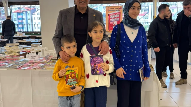 Milletvekili Musa Küçük, Talat Ülker 3. Kitap Fuarı ve Şairler İmza Etkinliği'ne Katıldı — Fotoğraf 11