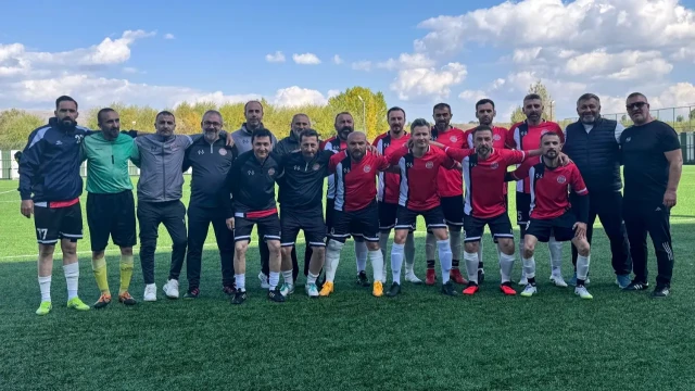 Nefes Kesen Gümüşhane Derbisinde Gol Yağmuru: 8 Gol Atılan Maçın Kazananı Zirveye Oturdu! — Fotoğraf 1