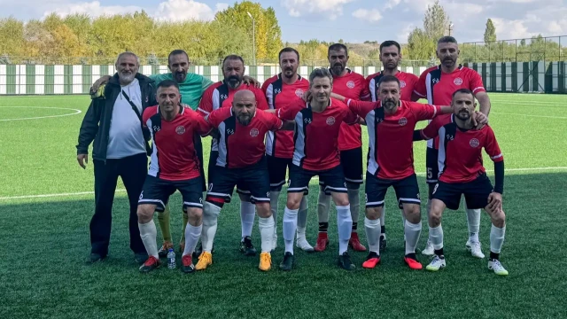 Nefes Kesen Gümüşhane Derbisinde Gol Yağmuru: 8 Gol Atılan Maçın Kazananı Zirveye Oturdu! — Fotoğraf 3