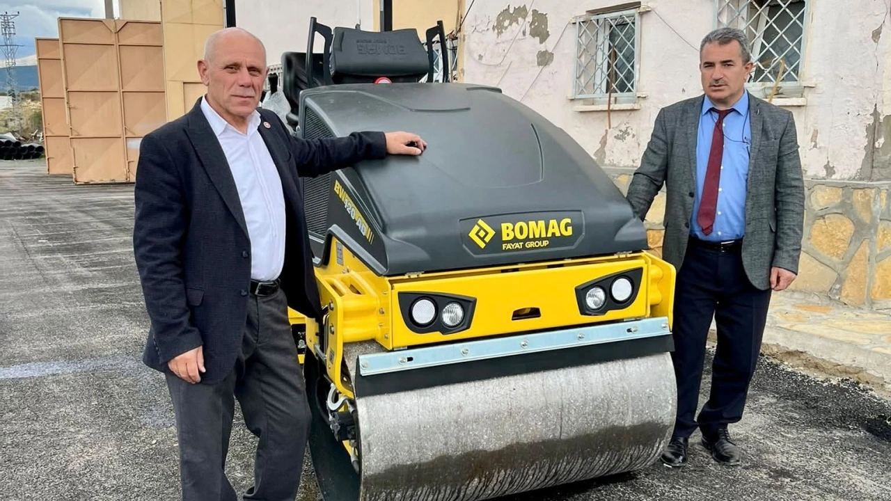 Orhan Ünsal'dan Şiran İl Özel İdaresi’ne İş Makinesi Desteği