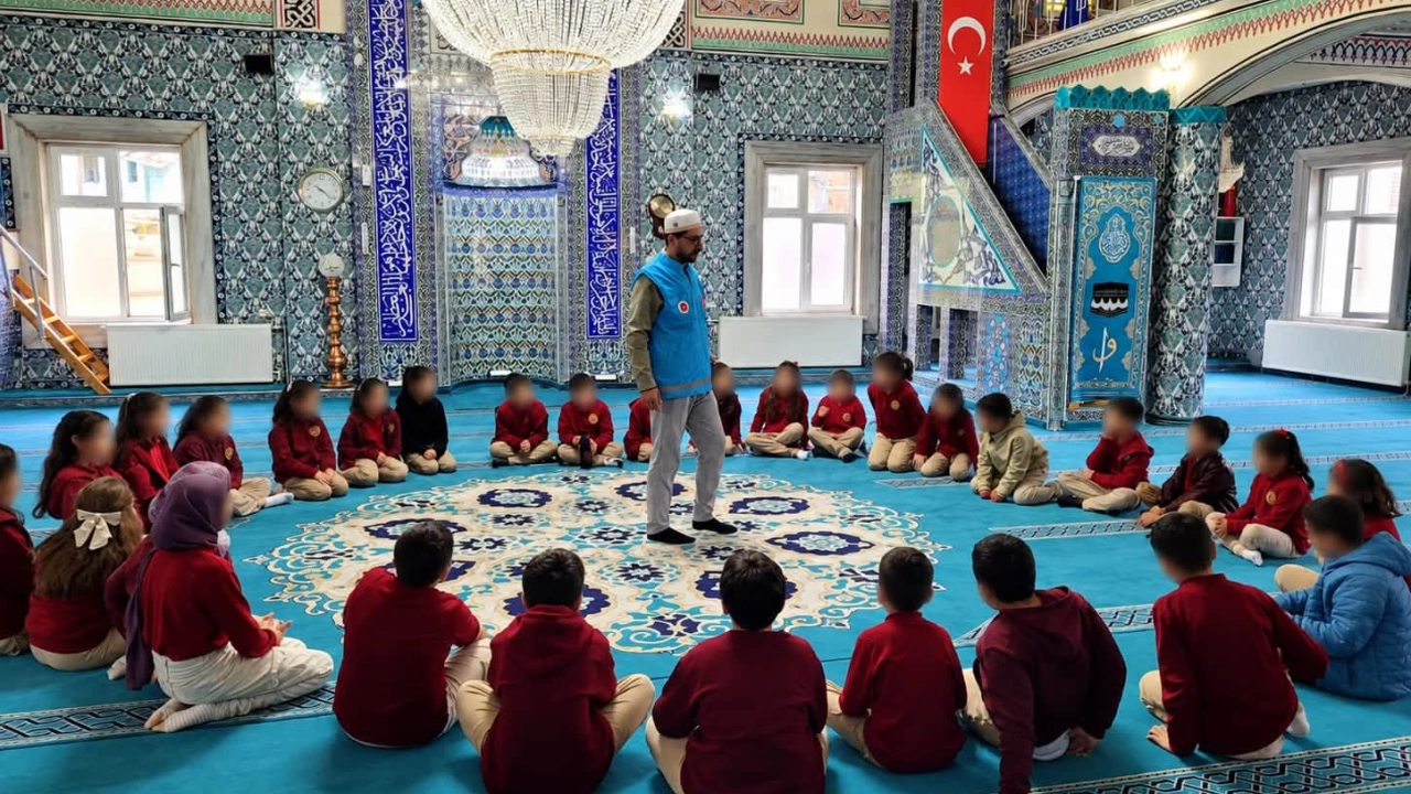 Şiran’da Öğrenciler Cami Kültürünü Yakından Tanıdı