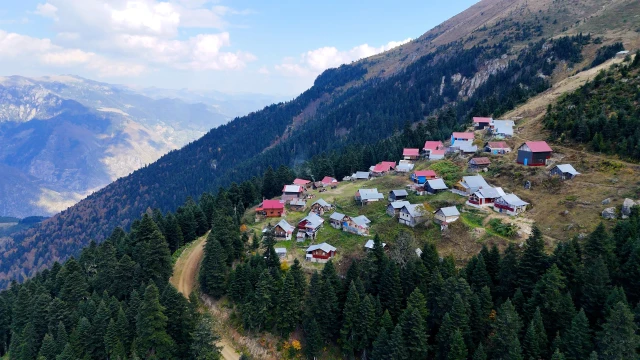 Sonbaharın renkleri rotayı değiştirdi: 2 bin metreye çıktılar — Fotoğraf 3