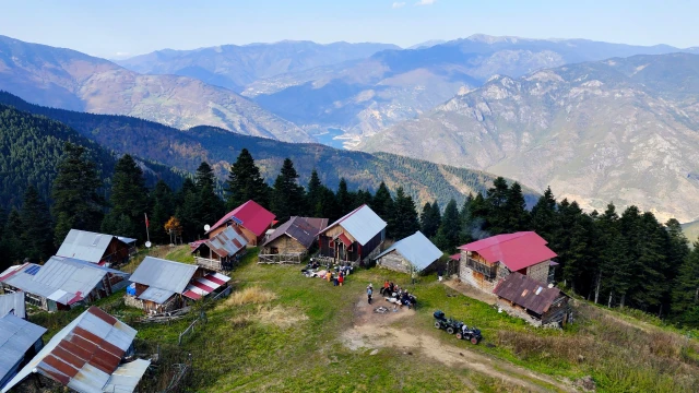 Sonbaharın renkleri rotayı değiştirdi: 2 bin metreye çıktılar — Fotoğraf 5