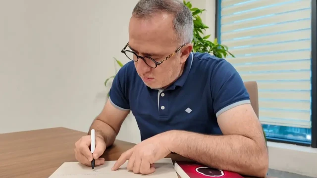 Sosyal Medyayı Kapatıp Kitaplara Sığınan Kıvanç Tatlıtuğ’a Gümüşhaneli yazardan sürpriz destek — Fotoğraf 1