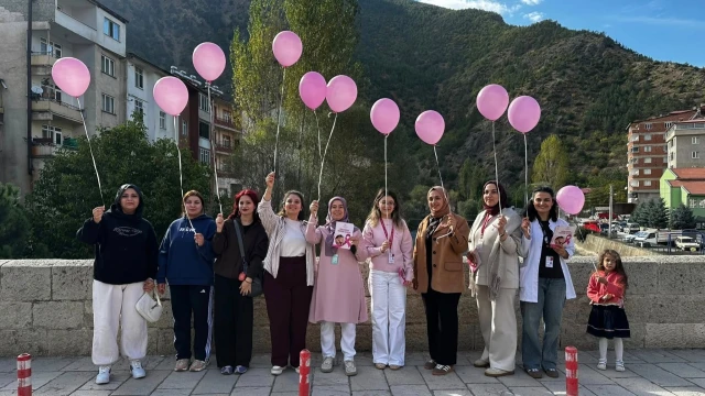 Torul’da Meme Kanseri Farkındalığı İçin Pembe Balonlar Gökyüzüne Bırakıldı