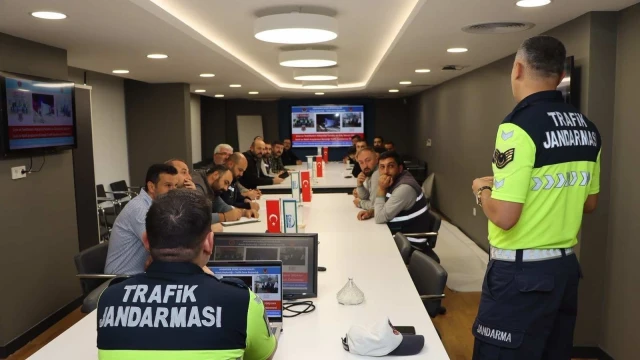 Trafikte Güvenlik İçin Bir Araya Geldiler: 96 Personel Eğitimden Geçti! — Fotoğraf 3